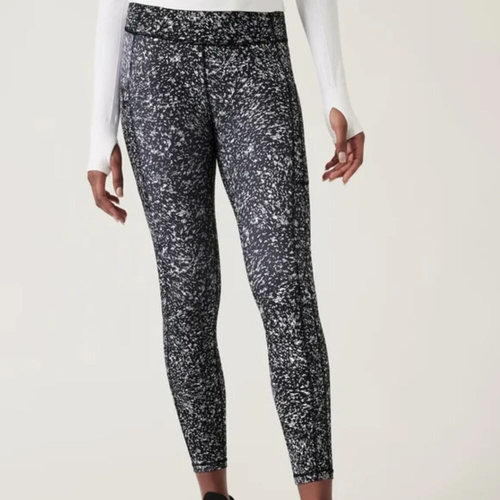 ATHLETA Black White Ultimate Stash Textured Storm 7/8 Crop Tight Size XL